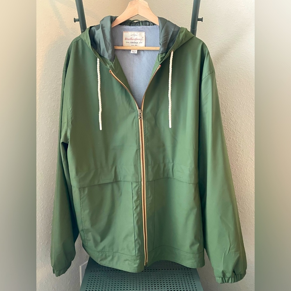 Men’s Army Green Rain Jacket. Weatherproof Vintage. Size large.